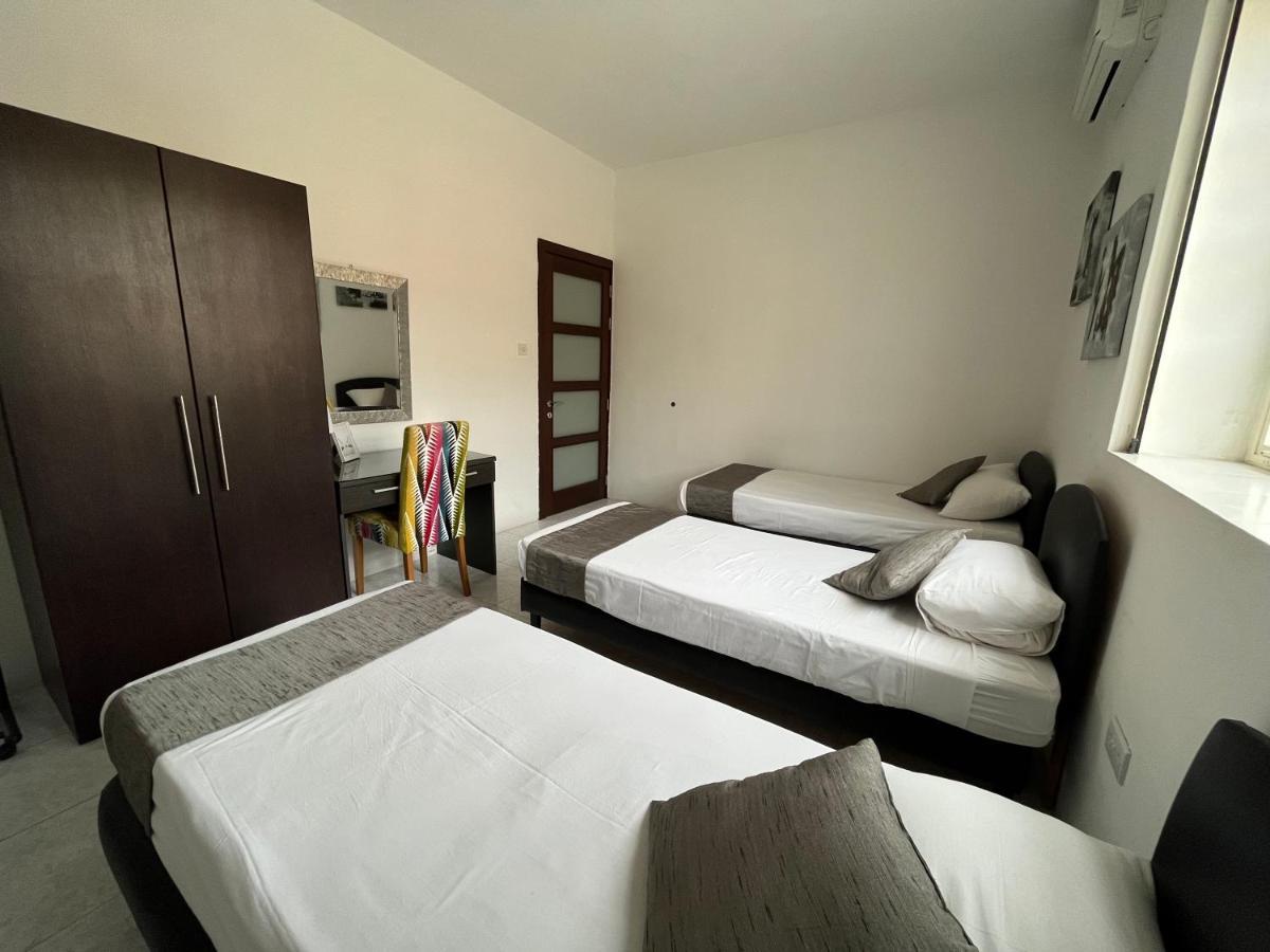 Alloggio in famiglia New Aurora 3, Huge Private Bedroom En-suite